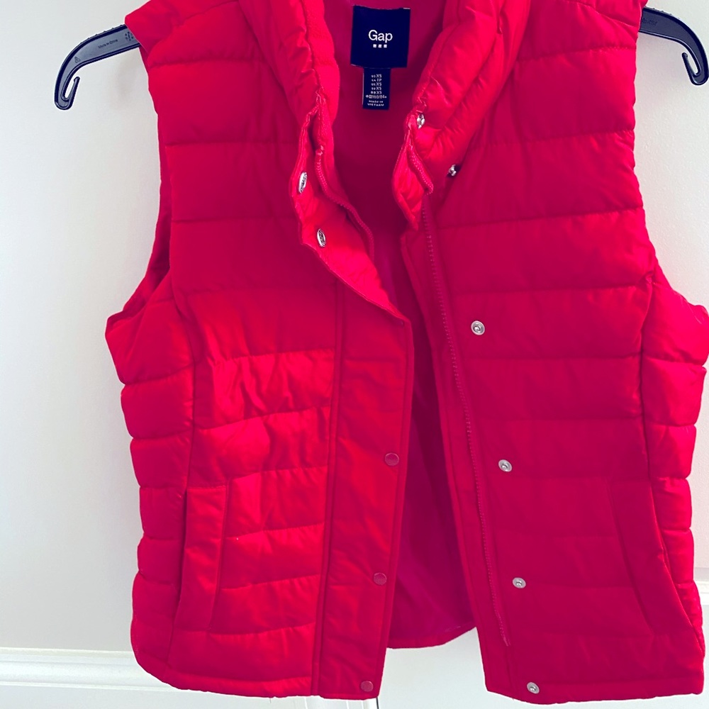 Barely worn Gap Vest size XS ( crimson red)